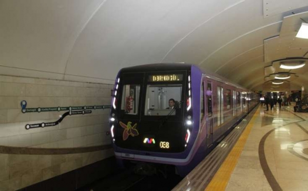 Bakı metrosunda bədbəxt hadisə - Yaralanan var